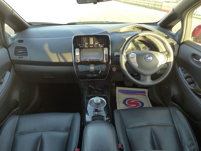 NISSAN LEAF