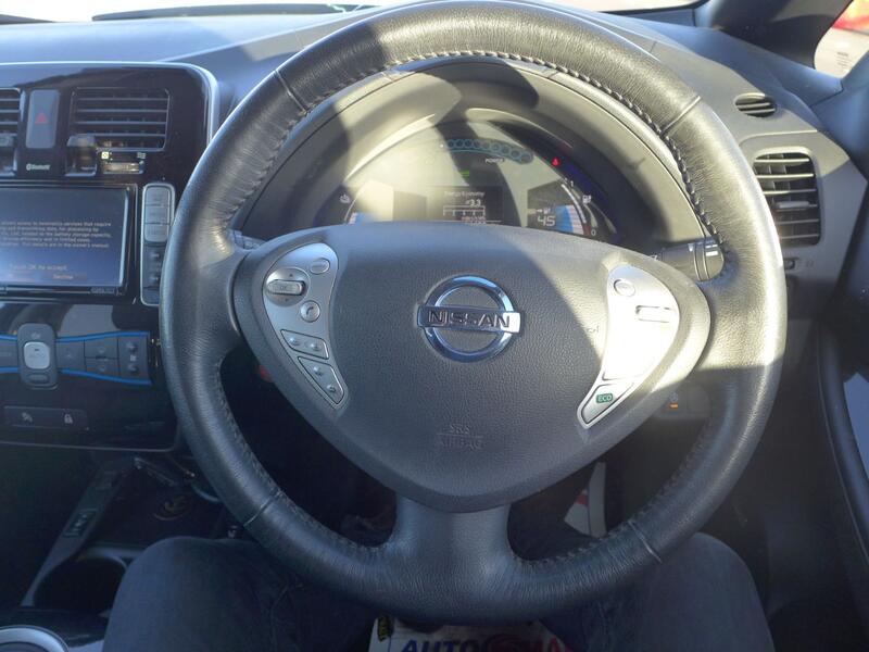 NISSAN LEAF